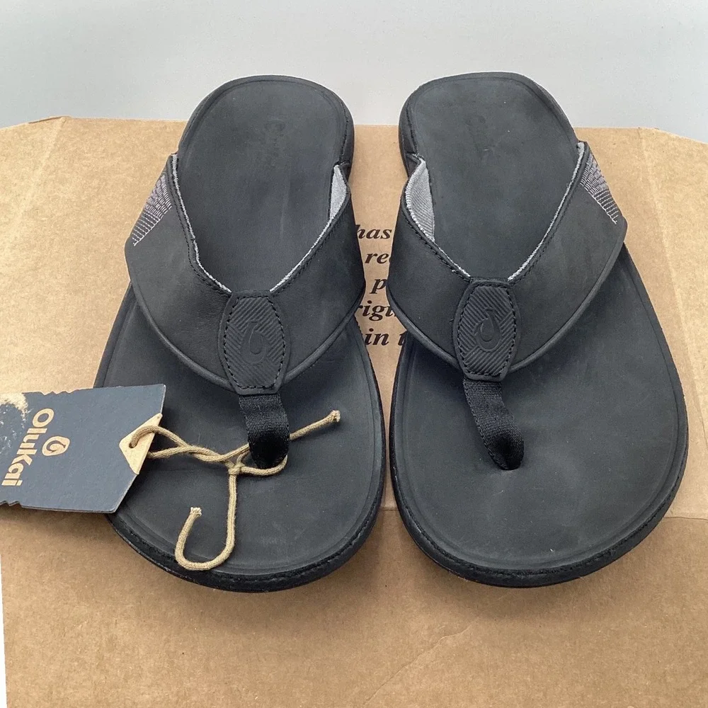 OluKai Tuahine Men 11 Black Leather Flip Flop Sandals 10465-4040 Waterproof NWT